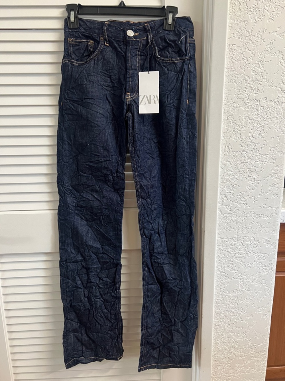 Zara Dark Indigo Straight Leg Jeans
With wrinkle effect size 0